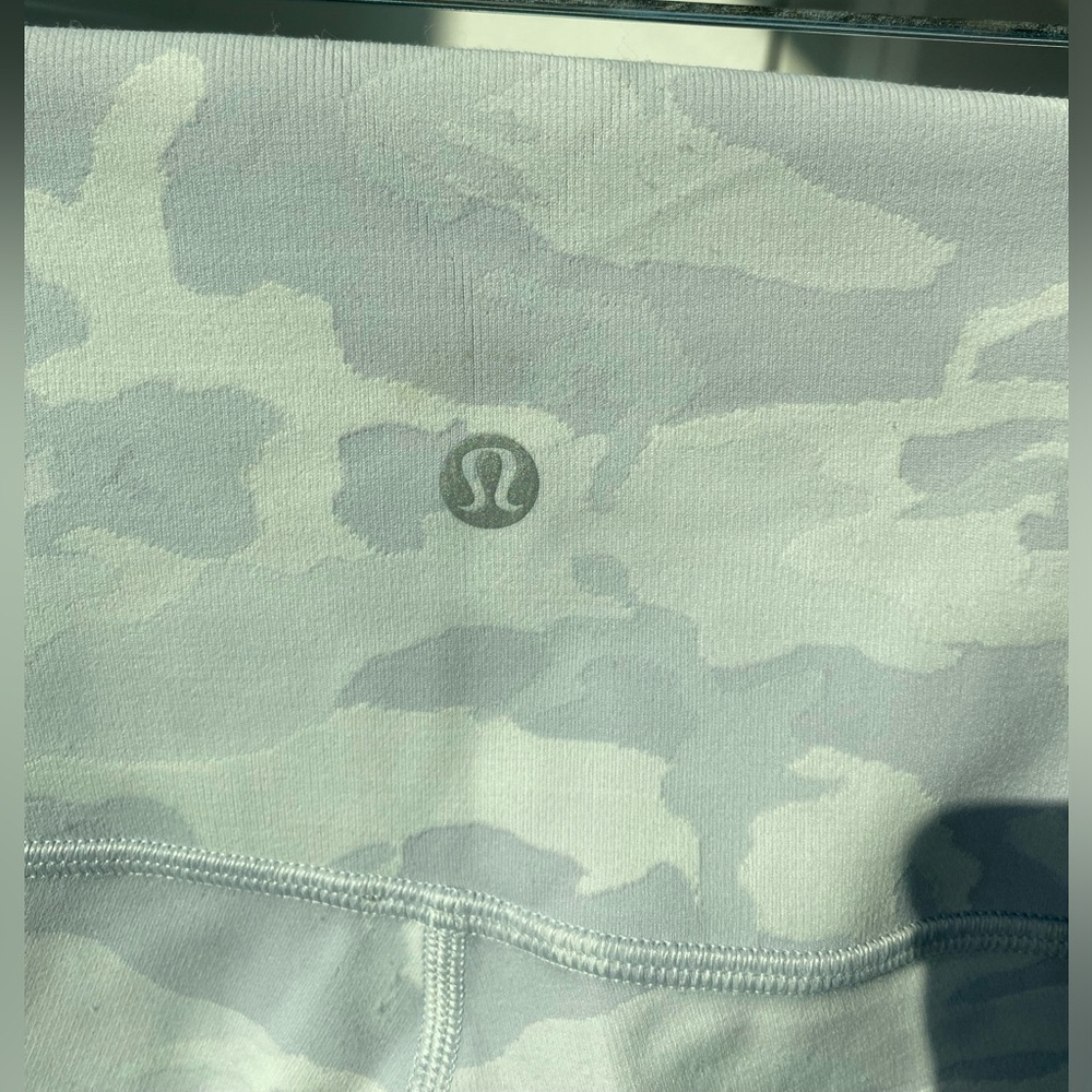 Lululemon Wunder Under Ribbed Biker Shorts  ~ Size 4 - Picture 5 of 9